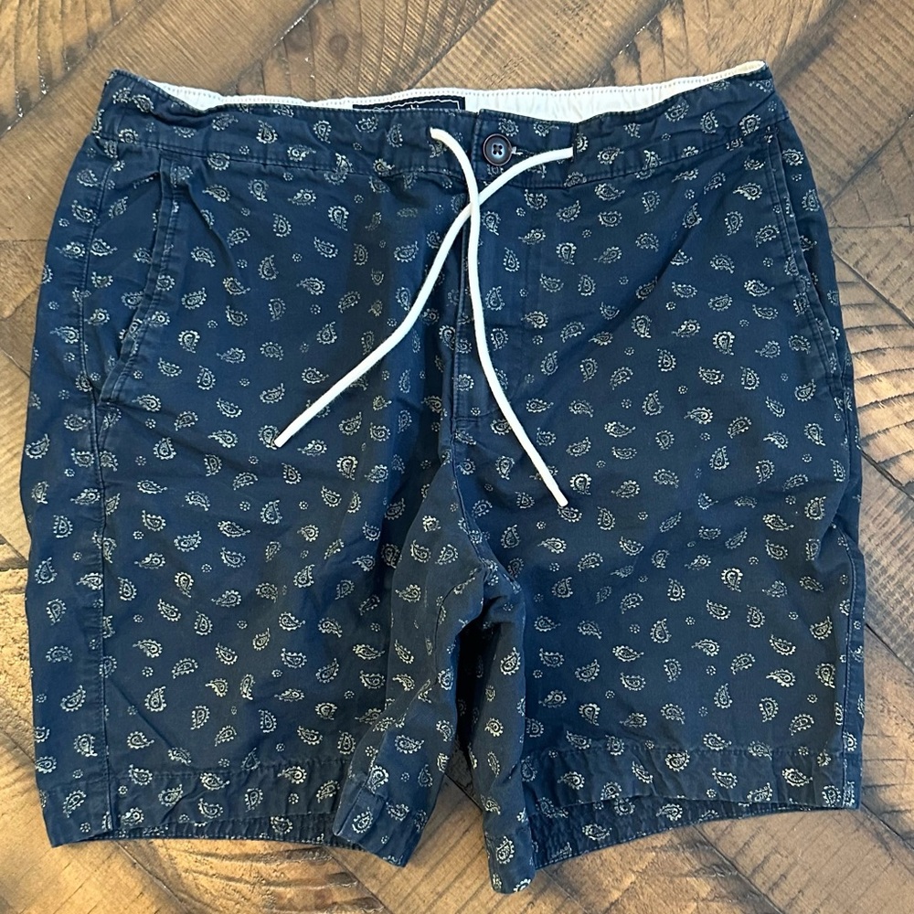 Abercrombie & Fitch Shorts Mens Size Small Navy Paisley 6.5 Inseam